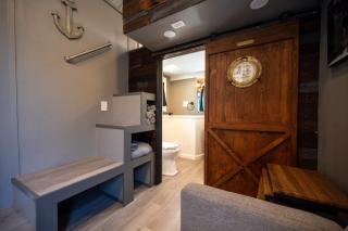 Tiny House Pirate Ship - Sleeps 2 near Siesta Key beach - 4