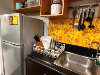 Super Cozy Apartment-Newport Boulevard - 3