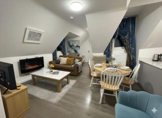 Broad Oak Stays 2BR Flat for 6 with Parking - 0