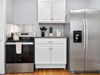 Allston 5BR | Sleeps 12 + Dedicated Parking - 2