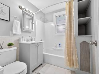 Allston 5BR | Sleeps 12 + Dedicated Parking - 4