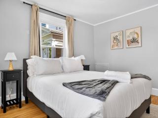 Allston 5BR | Sleeps 12 + Dedicated Parking - 7