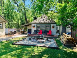 Private Backyard Firepit Hammock BBQ Grill - 1