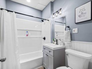 Roxbury 3BR | Sleeps 8 + Free Parking - Boston - 5