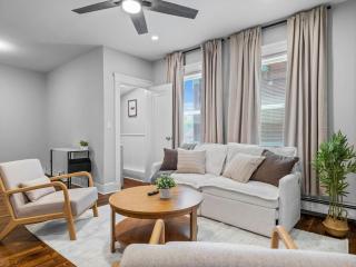 Roxbury 3BR | Sleeps 8 + Free Parking - Boston - 6