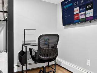 Vintage 2BR apt in Boston with Free Parking - 6