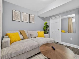 Vintage 2BR apt in Boston with Free Parking - 3