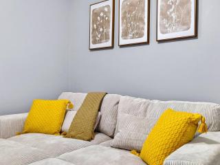 Vintage 2BR apt in Boston with Free Parking - 2