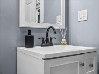 Luxury 2BR apt in Boston with Free Parking - 5