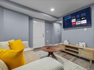Luxury 2BR apt in Boston with Free Parking - 9