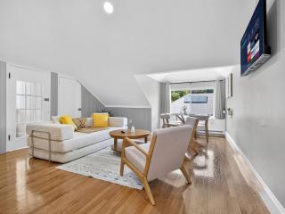 Charming 1BR apt in Boston with Free Parking - 8