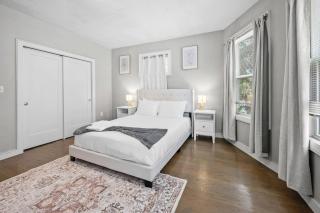 Luxury 3BR apt in Boston with Roku TV - 7