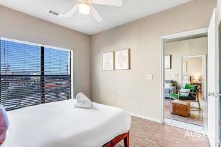 6BR 4BA West Campus Group Stay Walk to UT, SXSW and Downtown by Austin Vacay - 2