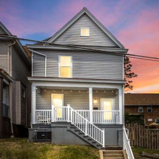 Plush 4BR Retreat Patio & Parking - 9
