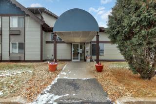 King Bed, Jacuzzi, Private Balcony by Gull Lake - 4