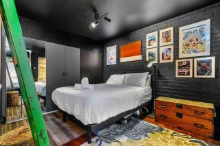 Black Canvas Lux Getaway - 0