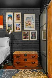 Black Canvas Lux Getaway - 9