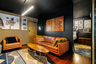 Black Canvas Lux Getaway - 6