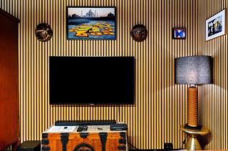 Black Canvas Lux Getaway - 5