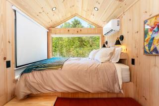 Aurora Nook-Cabin with Shower & Queen Bed - 4