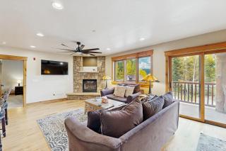 Mountain Retreat on 1st - 8