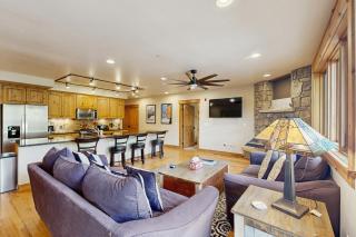 Mountain Retreat on 1st - 5