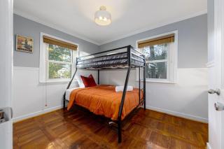 Cozy House, Pool Table and Parking, Mins to DC - 2