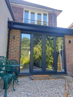 Self-contained 2-story accommodation in Grayshott - 8