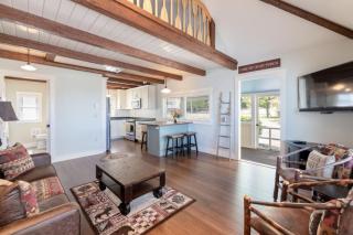 Sunny Shores - Lake days, Pool dips & Concerts - 3