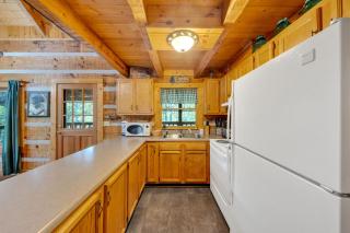 Whispers of the Smokies Hot Tub Pool Table Grill - Glade - 5