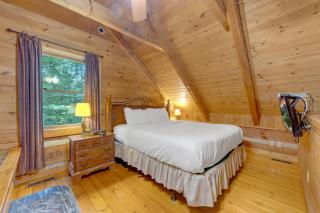 Whispers of the Smokies Hot Tub Pool Table Grill - Glade - 2