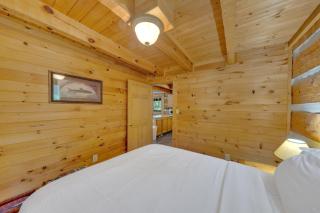 Whispers of the Smokies Hot Tub Pool Table Grill - Glade - 1