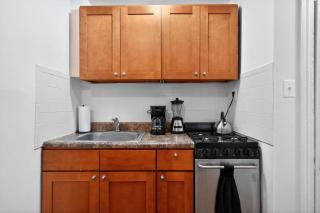 Sunny 1BR in Center City with King Sized Memory Foam Sofa Bed - 5