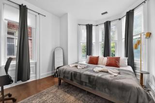 Lovely 1BR Center City with King Bed and Sleeper Sofa - 0