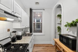 Lovely 1BR Center City with King Bed and Sleeper Sofa - 8