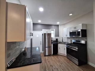 Bi-Level 3 BR plus Finished Basement that Sleeps 12 - 4