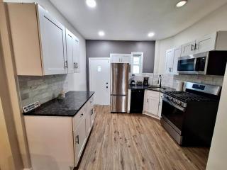 Bi-Level 3 BR plus Finished Basement that Sleeps 12 - 1