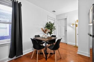 Large Studio in Center City that Sleeps 4 with Fast Wifi - 6