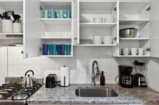 Large Studio in Center City that Sleeps 4 with Fast Wifi - 5