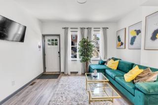 5BR - Sleeps 14 - Street Parking - 10 min to DT - 9