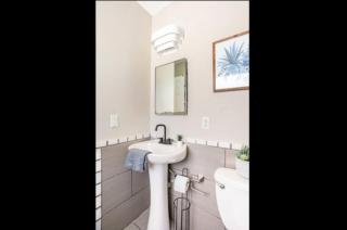 King Bed in MidtownWalk to Alessi Bakery & Midtown - 6