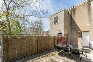 5BR - Sleeps 14 - Street Parking - 10 min to DT - 1