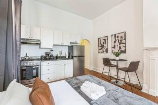 New Studio in Center City that Sleeps 4 with Fast Wifi - 2