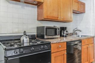 Large Historical 1BR Center City that Sleeps 4 - 4