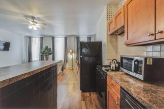 Large Historical 1BR Center City that Sleeps 4 - 3