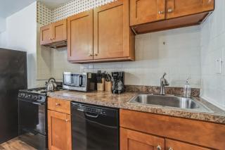 Large Historical 1BR Center City that Sleeps 4 - 2