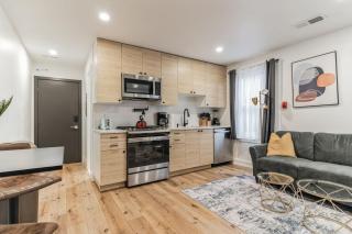 Large and Cozy Center City 1BR - 2