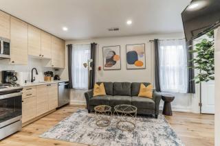 Large and Cozy Center City 1BR - 1