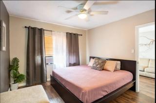 King Bed in MidtownWalk to Alessi Bakery & Midtown - 5