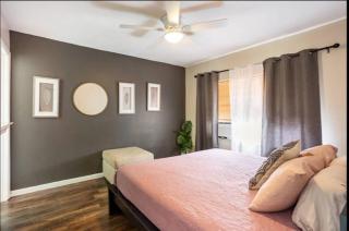 King Bed in MidtownWalk to Alessi Bakery & Midtown - 1